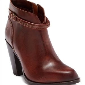 Frye brown Jenny seam short